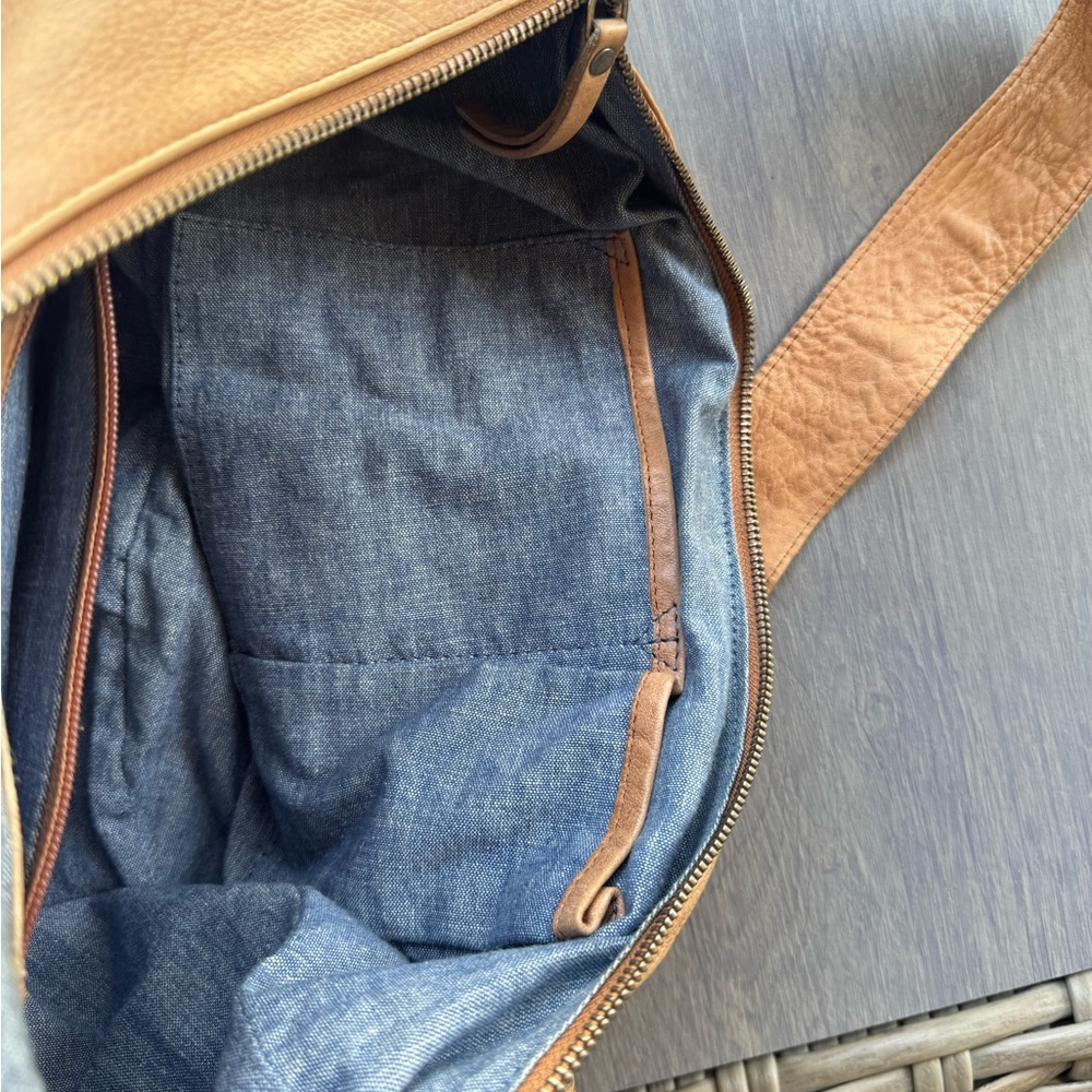 Vilenca Holland Hobo Bag with Slouchy Design and Adjustable Strap - Picture 5 of 8
